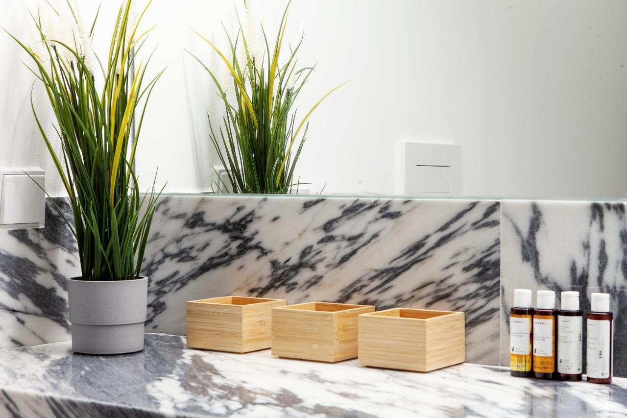 Santos Design Flat By Lovelystay Lisbona Esterno foto